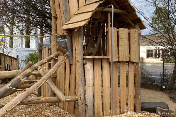 naturnahe-kita_kita-kunterbunt-e.V.-koeln-suerth-kletterhaus_1