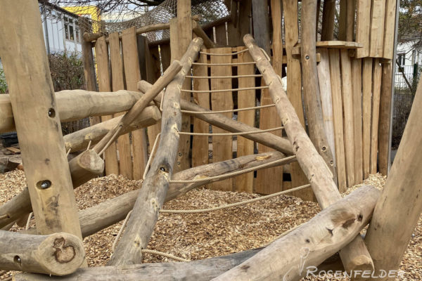 naturnahe-kita_kita-kunterbunt-e.V.-koeln-suerth-kletterhaus_3