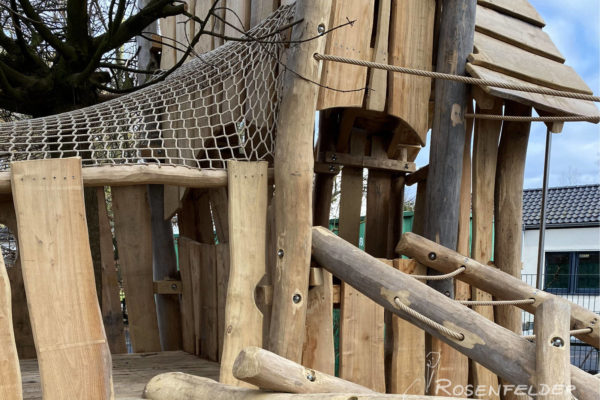 naturnahe-kita_kita-kunterbunt-e.V.-koeln-suerth-kletterhaus_4
